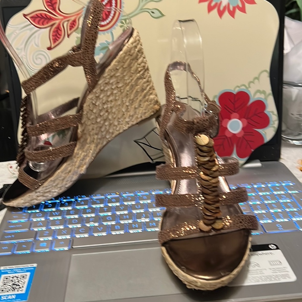 Alfani Leather T-Strap Sandals in Copper Snake Sz 8. NEW
